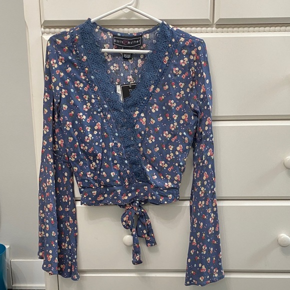 Polly & Esther Tops - Polly & Esther Navy Floral Lace Trim Blouse. Beautiful and Feminine. XS. NWT